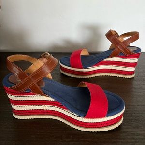 Red Marantel wedge by Catherine Melandrini